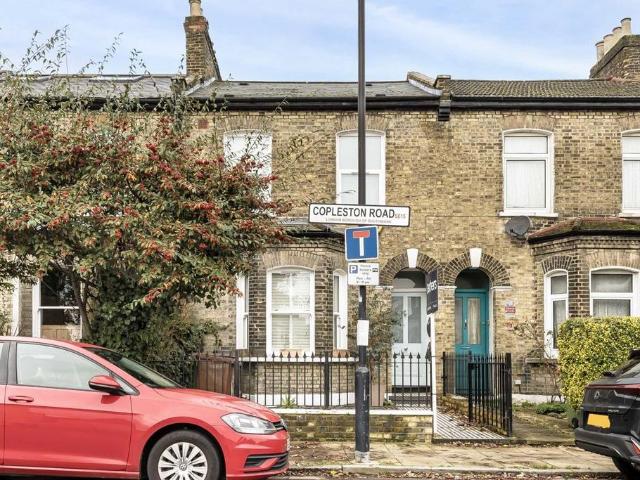 Apartment for rent in Bellenden, Greater London