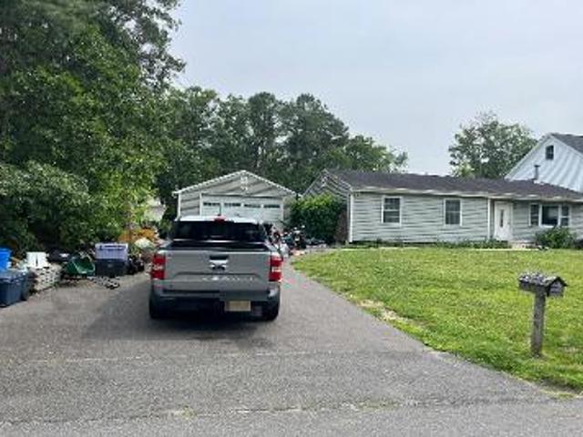 House for sale in Bayville