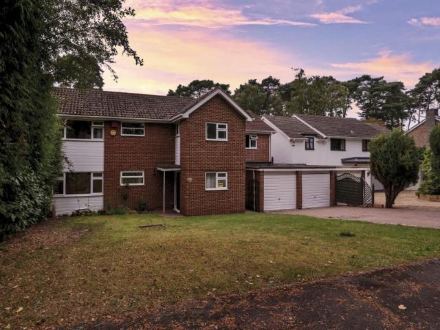 House for rent in Heatherside, Heol-las