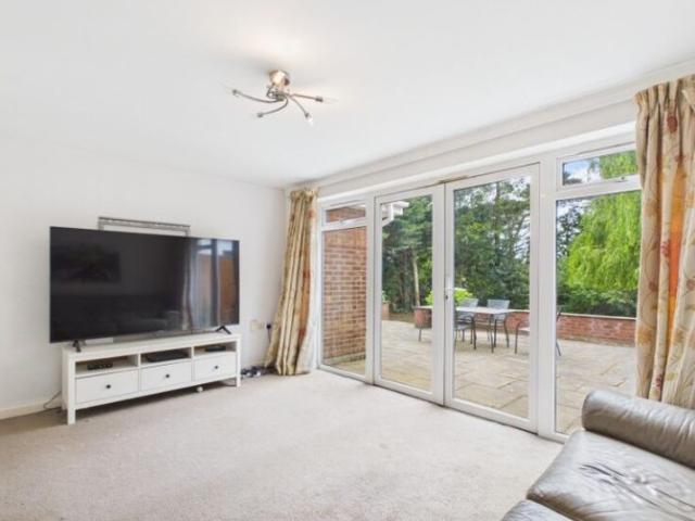 House for rent in Heatherside, Heol-las