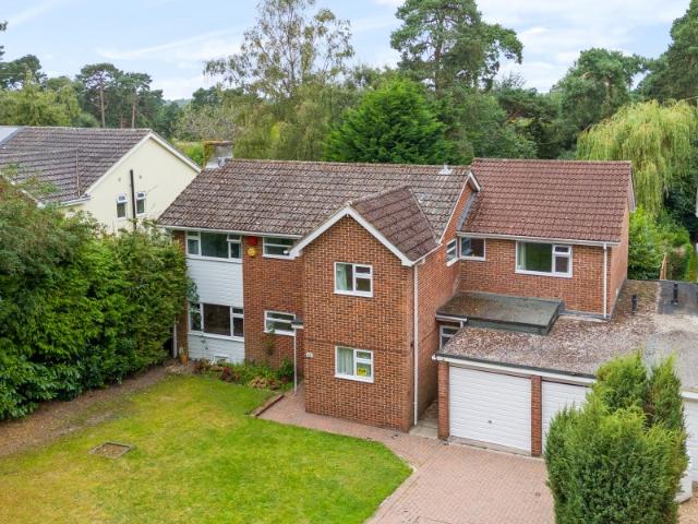 House for rent in Heatherside, Heol-las