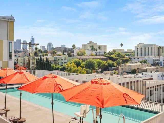 Apartment for rent in Canoga Park, California
