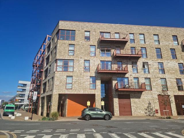 Apartment for rent in East Wick, Greater London