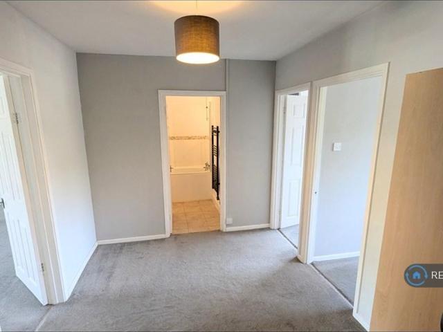 House for rent in Pachesham Park, Surrey