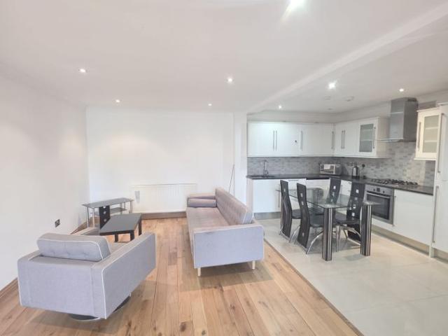 Apartment for rent in Mile End, Greater London