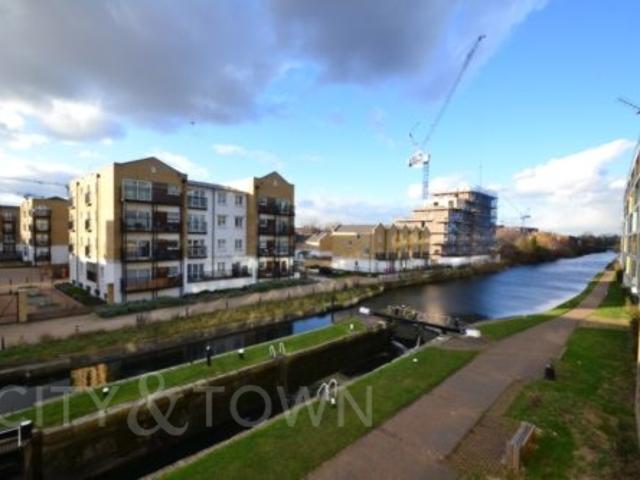 Apartment for rent in Mile End, Greater London