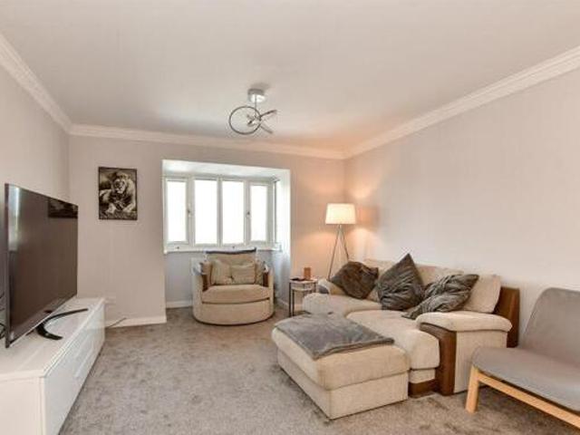House for sale in Laindon, Essex