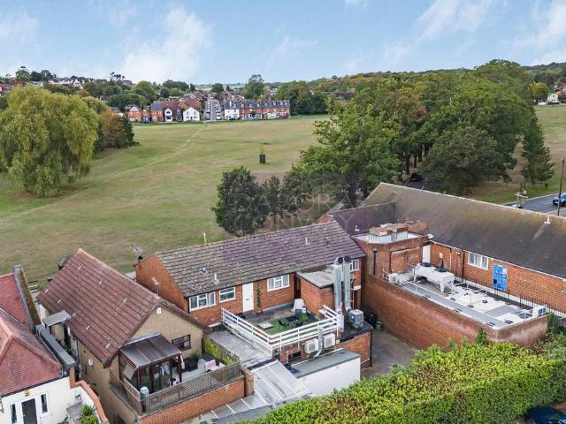 Apartment for rent in Theydon Bois, Epping Forest