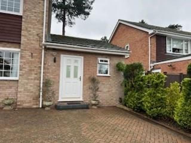 Studio for rent in Heatherside, Heol-las