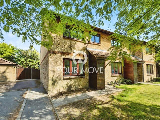 House for rent in Charlton, Greater London