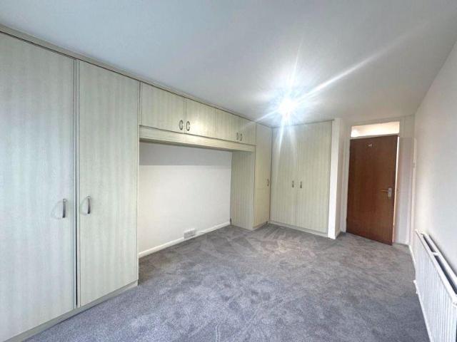 Apartment for rent in Mill Hill Village, Greater London