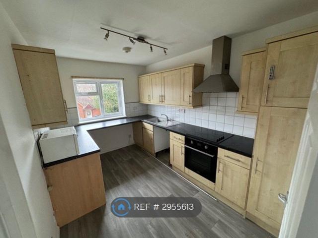 Apartment for rent in Perryfields, West Sussex