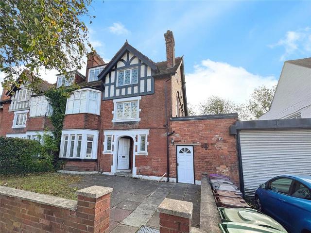 Apartment for rent in Goldthorn Hill, Wolverhampton