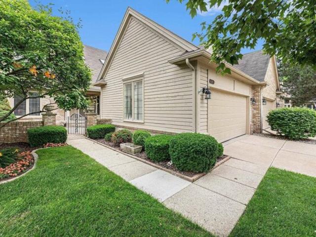 Condo for sale in Macomb