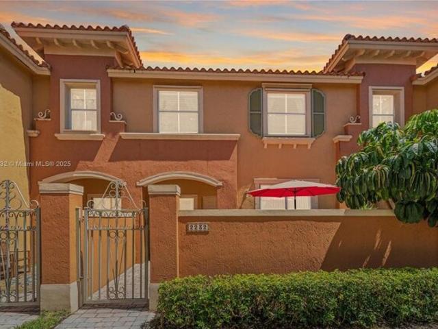 House for sale in Dania