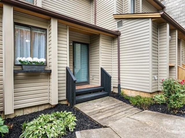 Condo for sale in Hickory