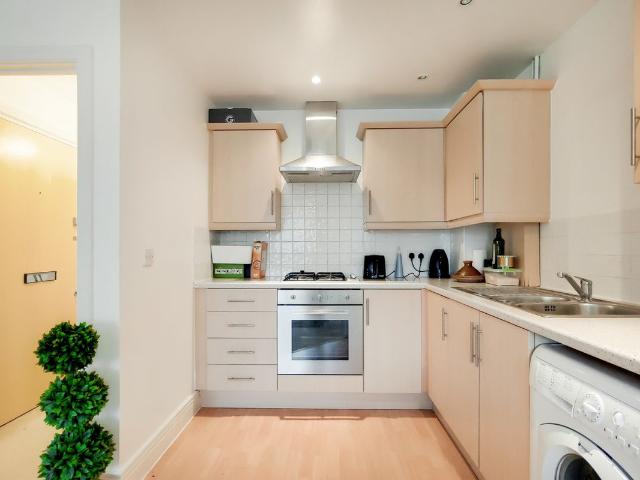 Apartment for rent in Lane, Greater London