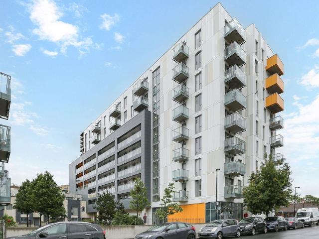 Apartment for rent in Poplar Grove, Greater London