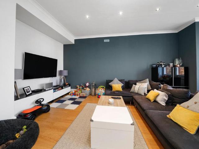 Apartment for rent in London Borough of Ealing, Park Royal