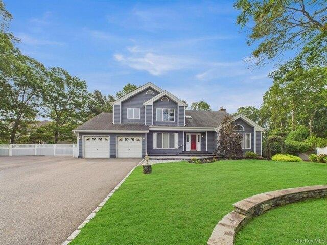 House for sale in Bohemia