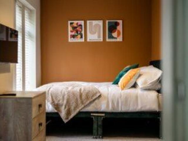 House for rent in Calderstones