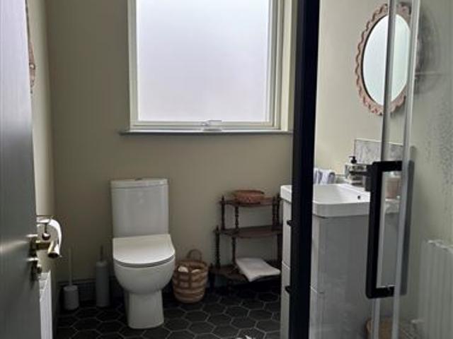 Detached House to rent in Cork