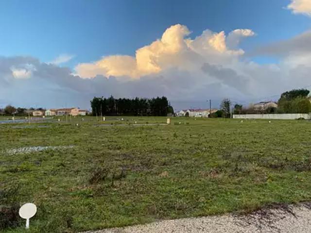 Terrain vente à Saintes, Corme-royal