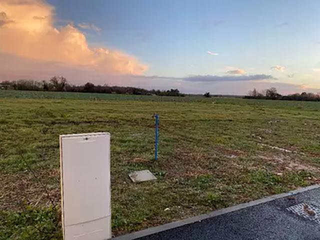 Terrain vente à Saintes, Corme-royal