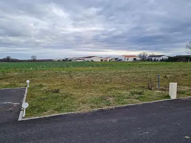 Terrain vente à Saintes, Corme-royal