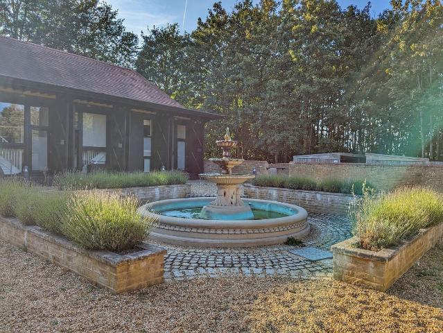 House for rent in Nutfield, Hillview