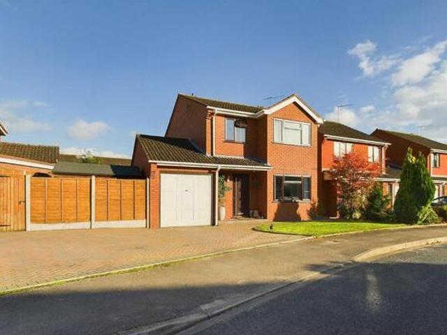 House for sale in Lower Wick, Worcestershire