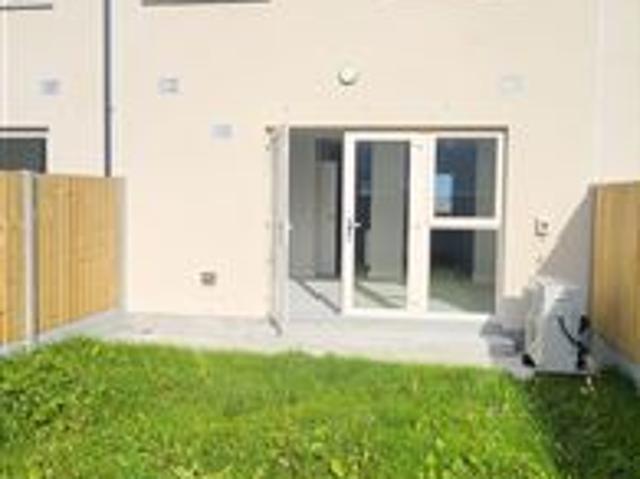 Terraced House to rent in Brideswell, Connacht