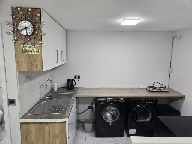 Studio for rent in Farley Hill, Luton