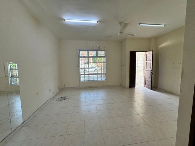 Terraced House for sale in Malaka