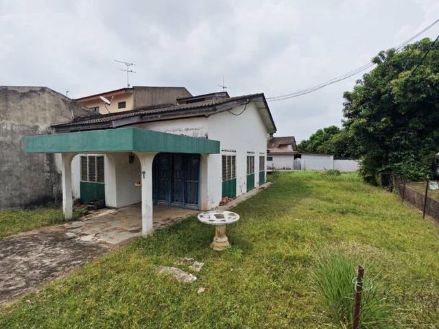 Terraced House for sale in Malaka