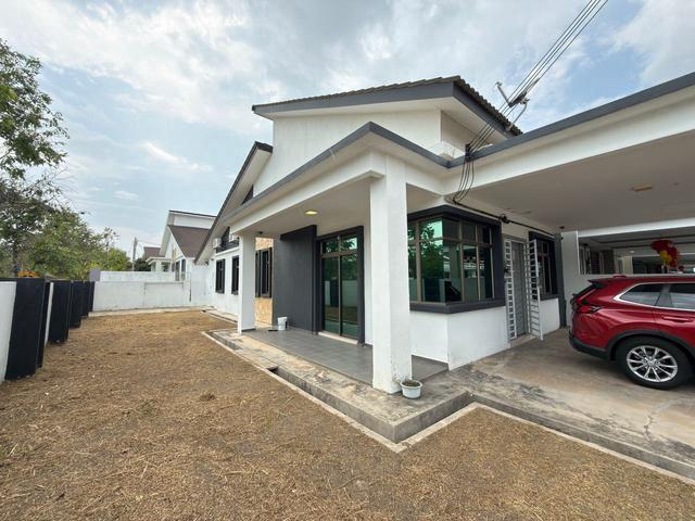 Terraced House for sale in Malaka
