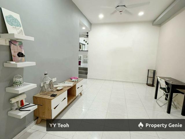 Terraced House for sale in Malaka