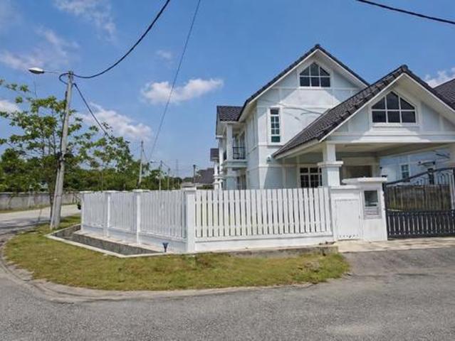 Bungalow for sale in Malaka
