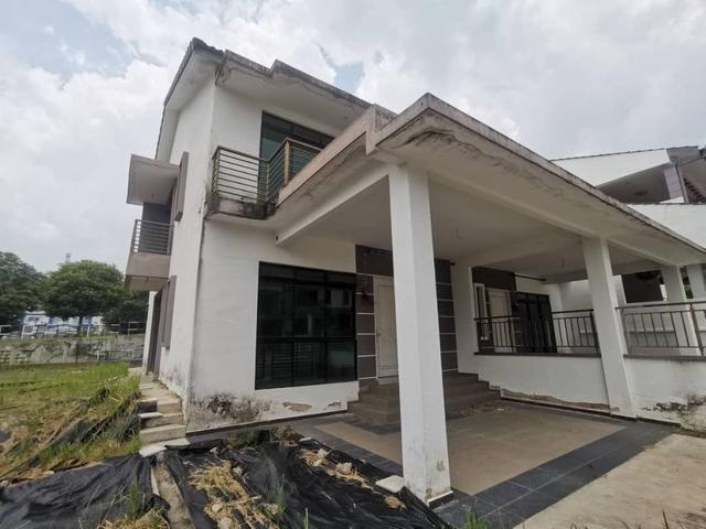 Terraced House for sale in Malaka