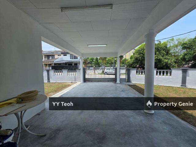 Terraced House for sale in Malaka