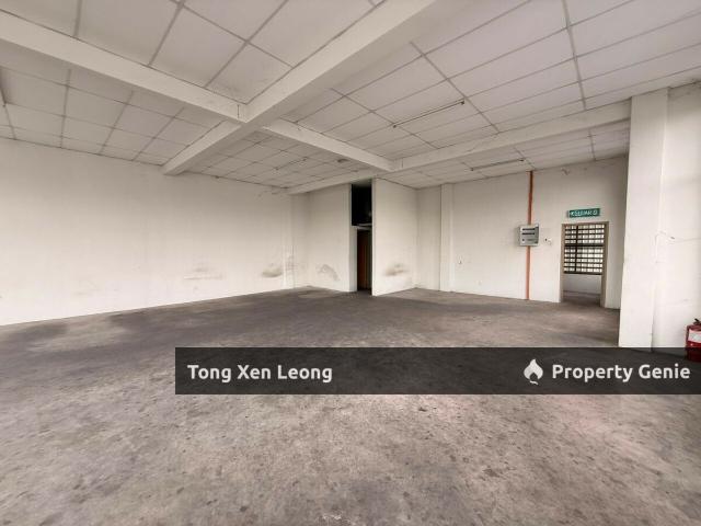 Warehouse for sale in Malaka