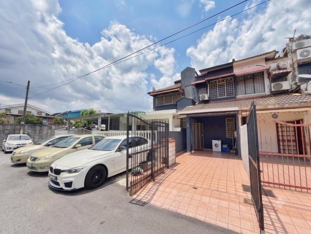 Townhouse for sale in Country Heights Damansara, Kuala Lumpur