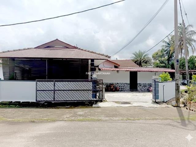 Terraced House for sale in Malaka
