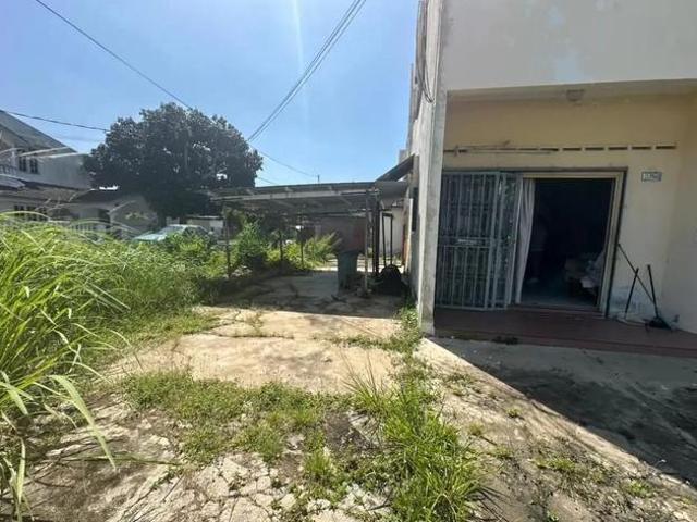 Terraced House for sale in Malaka