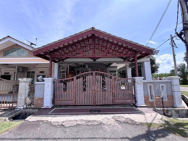 Terraced House for sale in Malaka
