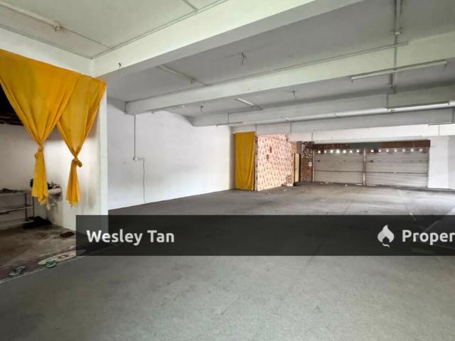Shop for rent in Malaka