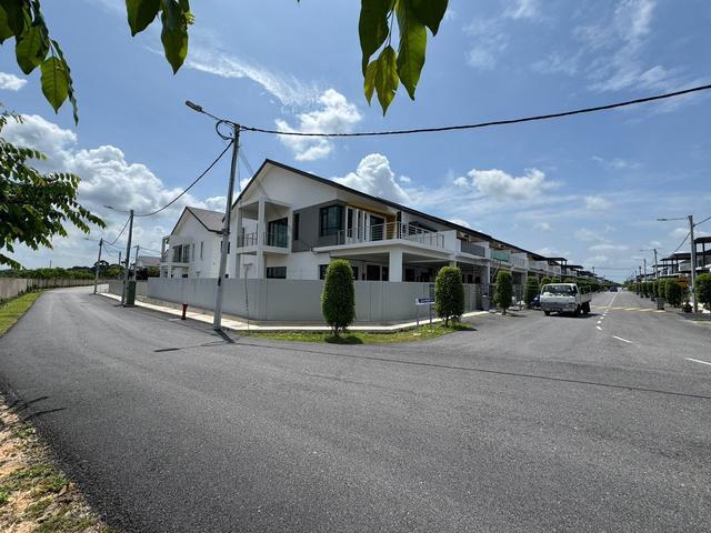 Terraced House for sale in Malaka