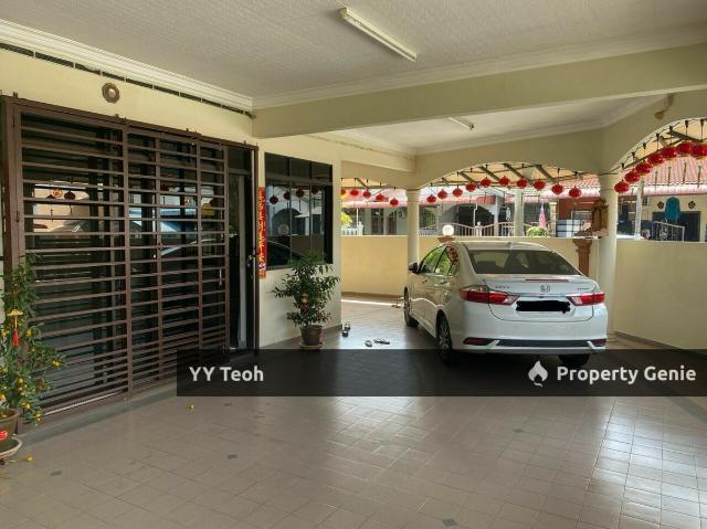 Terraced House for sale in Malaka
