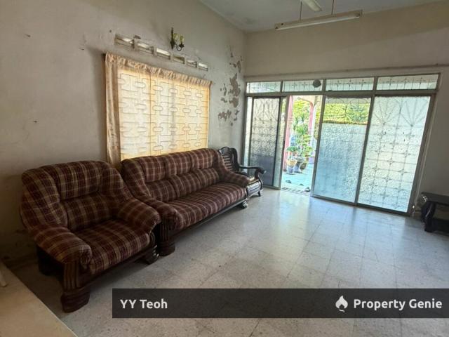 Terraced House for sale in Malaka