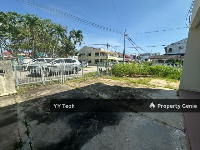 Terraced House for sale in Malaka